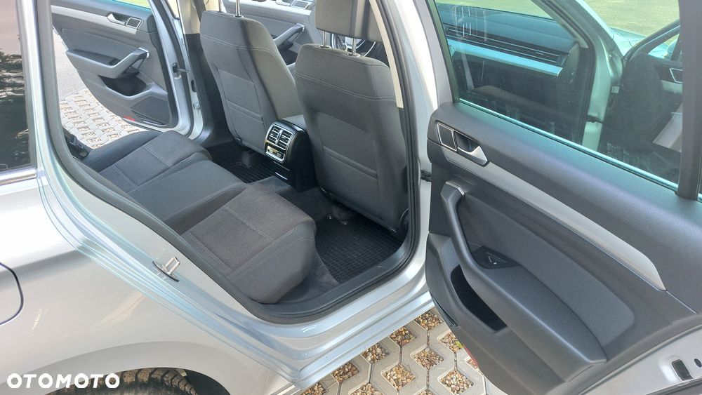 Volkswagen Passat - 23