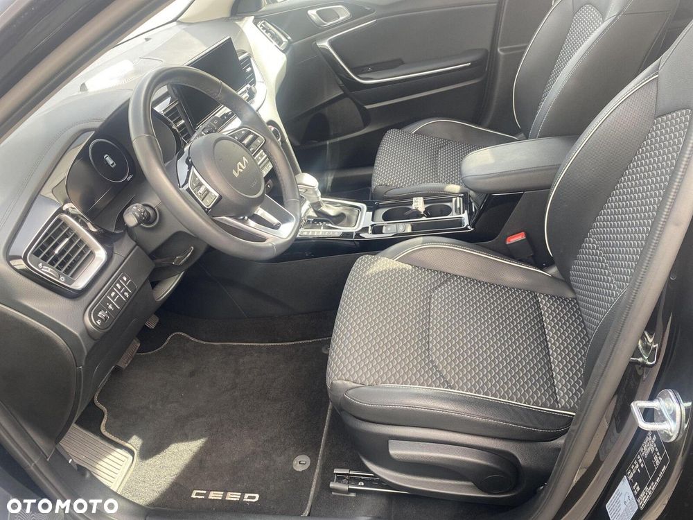 Kia Ceed - 13