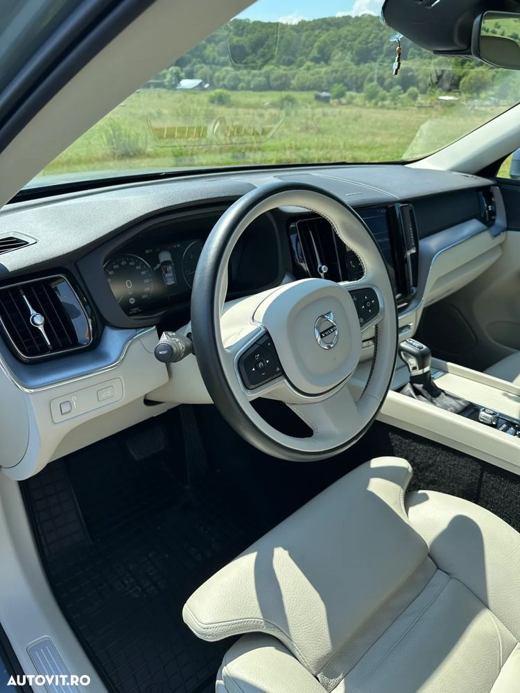 Volvo XC 60 D4 Momentum Pro - 12