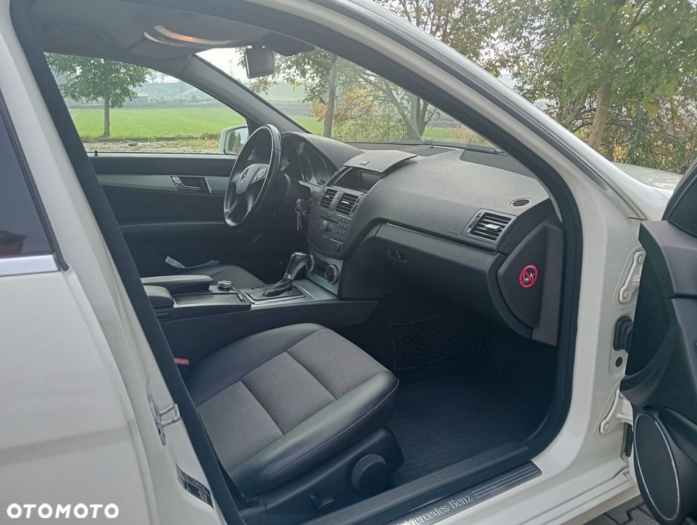 Mercedes-Benz Klasa C 180 T Kompressor Automatik BlueEFFICIENCY Avantgarde - 13