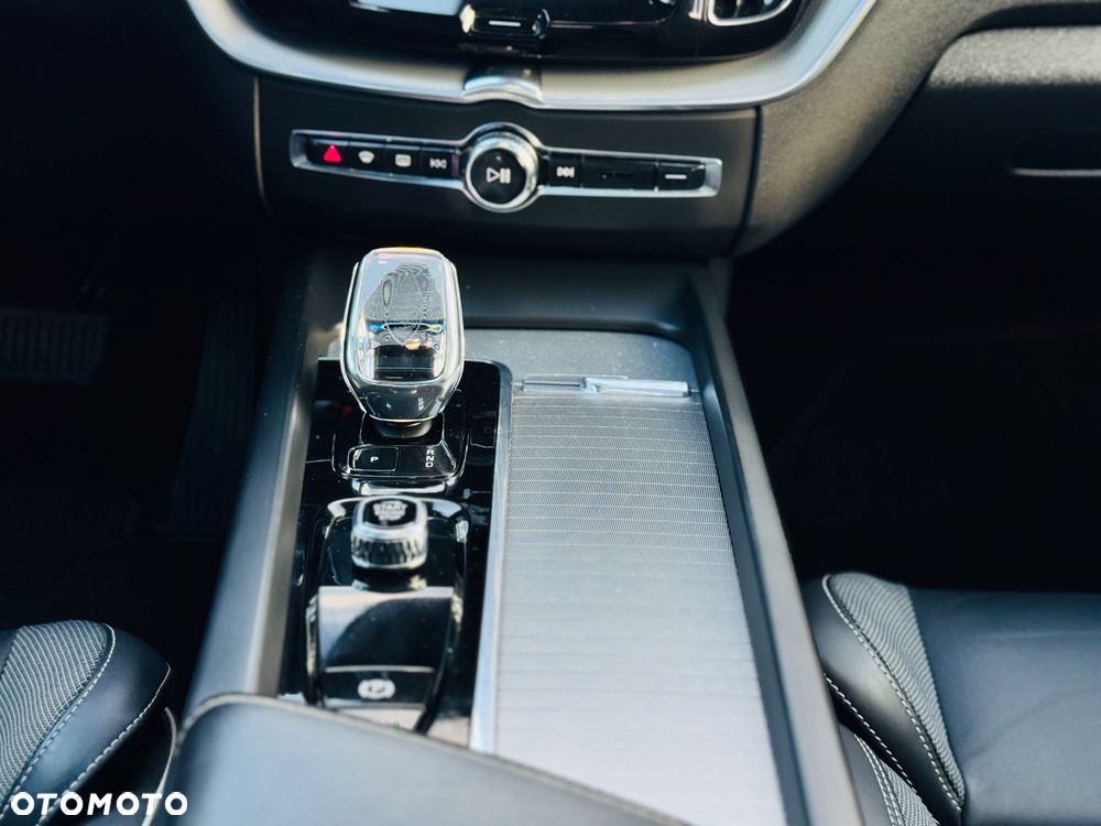 Volvo XC 60 B4 D AWD Geartronic RDesign - 23