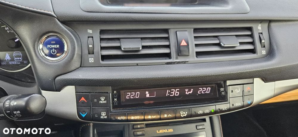 Lexus CT 200h Prestige - 34