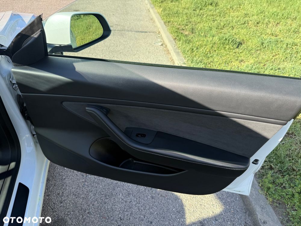Tesla Model 3 - 21