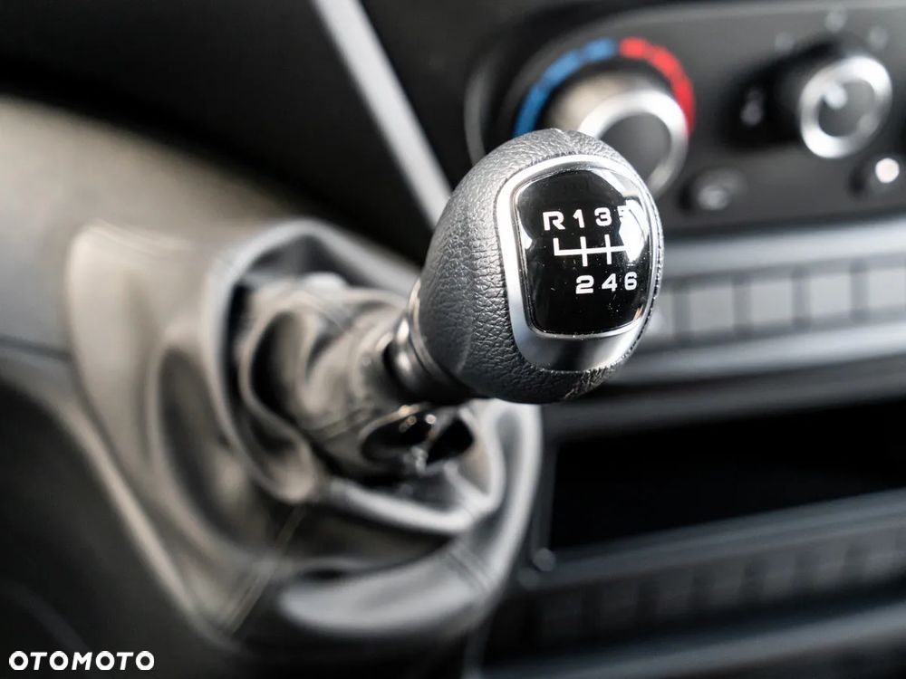 Iveco Daily 35S16H 3.0 kontener z windą - 21