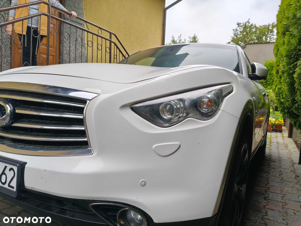 Infiniti Q70 - 3