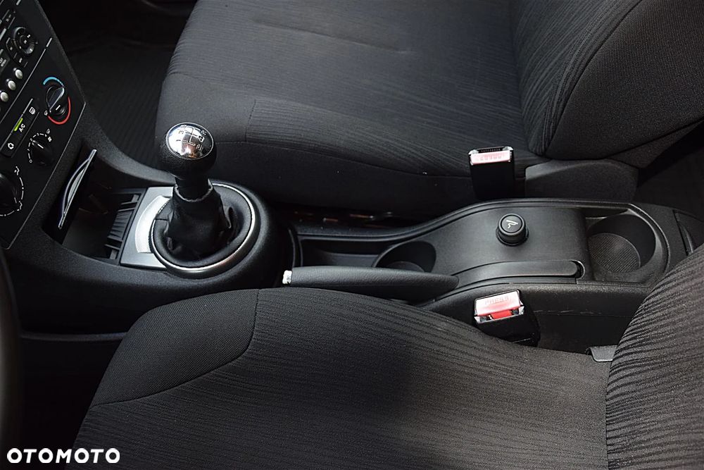 Citroën C4 1.4 16V Advance - 30