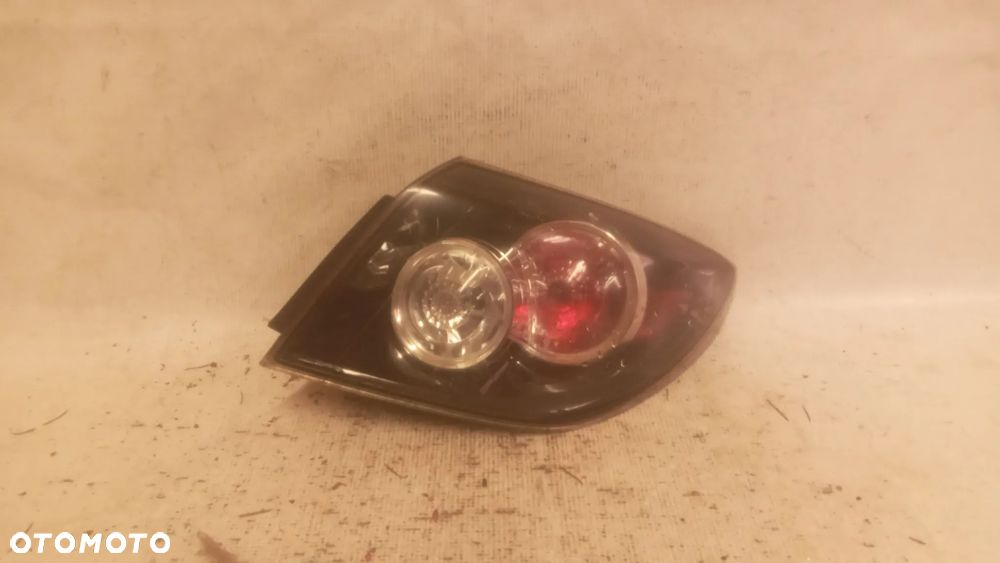 * LAMPA TYLNA PRAWA TYŁ PRAWO MAZDA 3 HB LIFT - 1