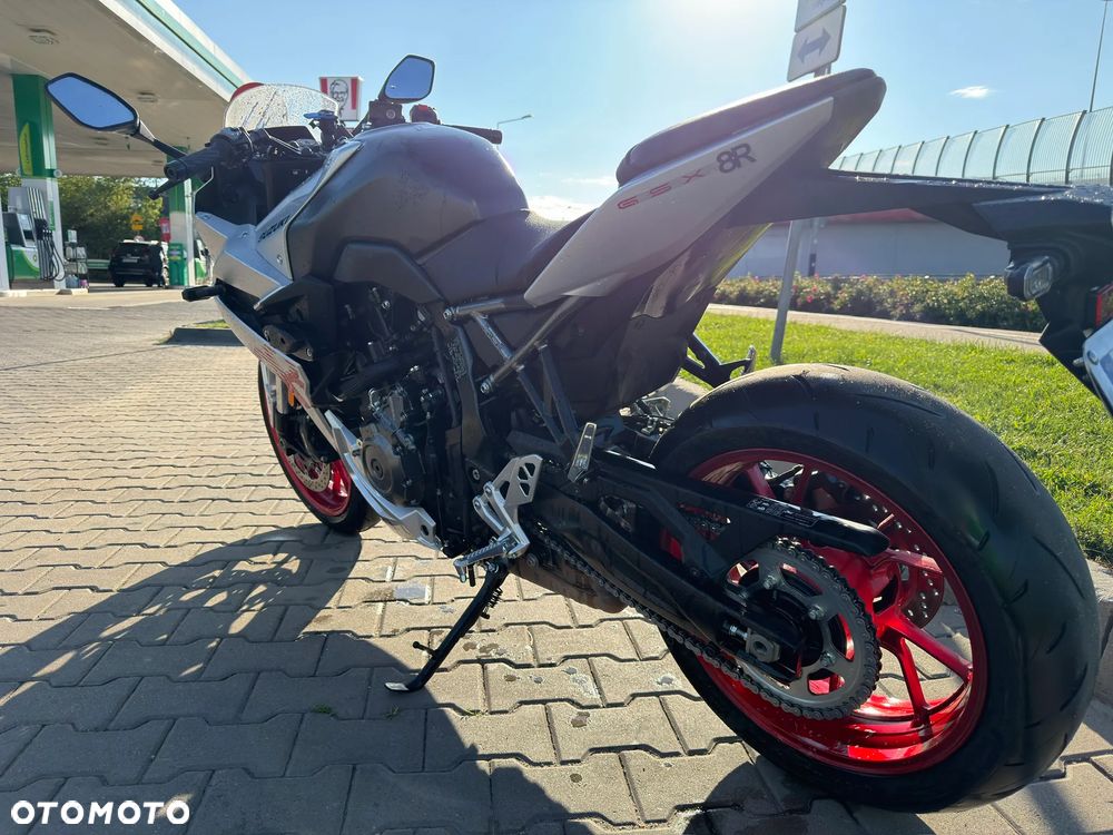 Suzuki GSX - 7