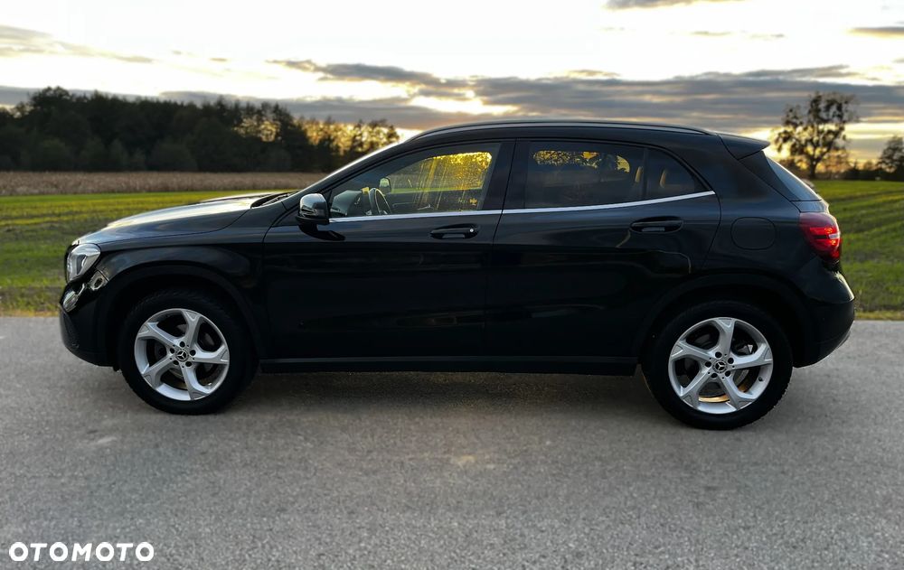 Mercedes-Benz GLA 200 7G-DCT AMG Line - 2