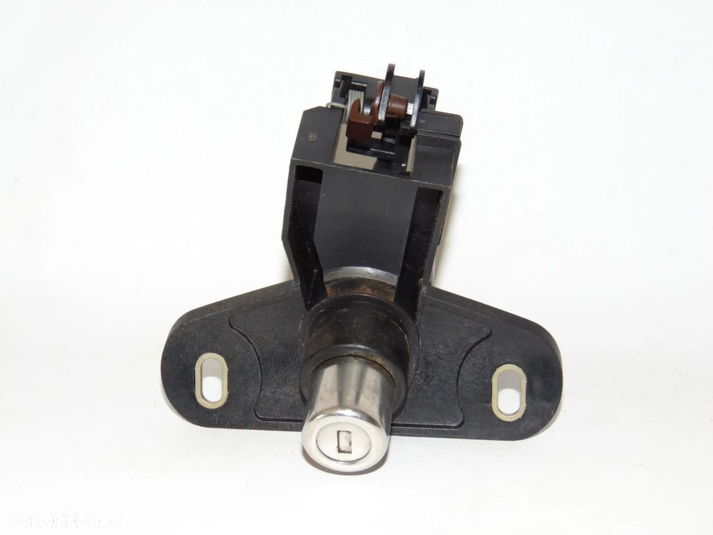 ORYGINAŁ zamek tylny wkładka tylna klapy bagażnika tył Opel Vectra B sedan 95-99r - 2