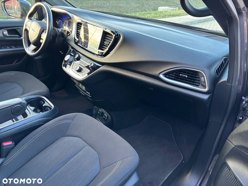 Chrysler Pacifica - 15