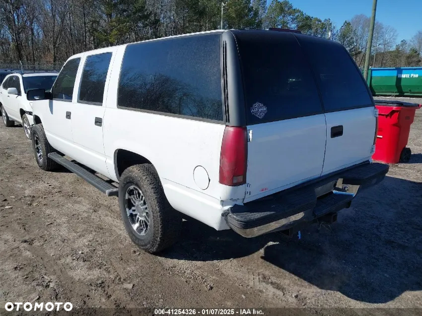 Chevrolet Suburban - 24
