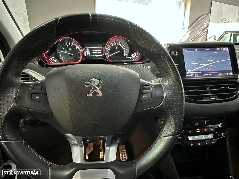 Peugeot 2008 1.2 PureTech GT Line - 31