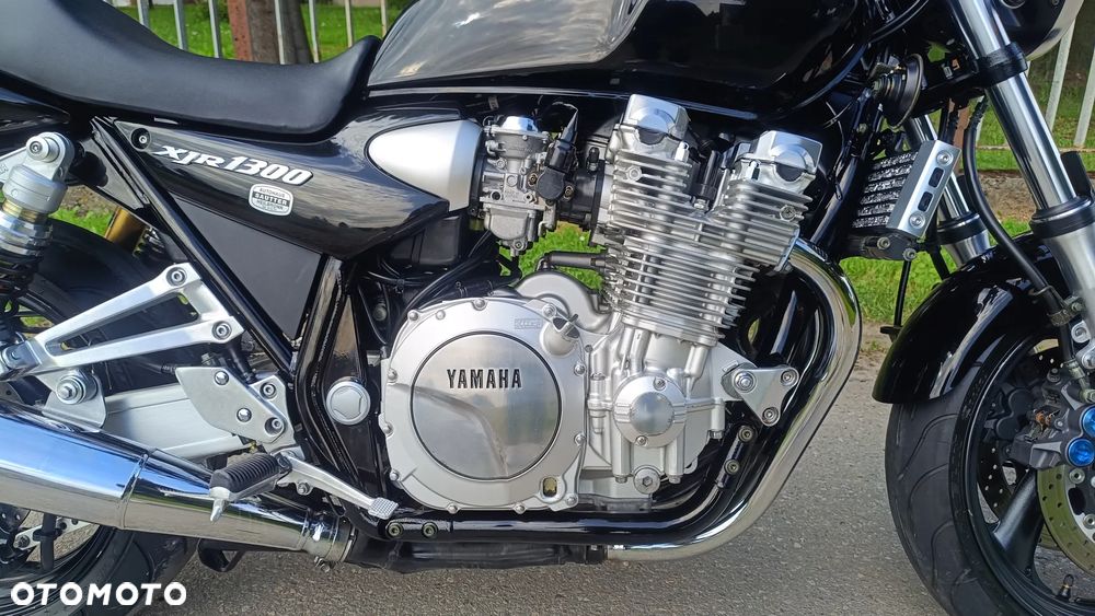Yamaha XJR - 12