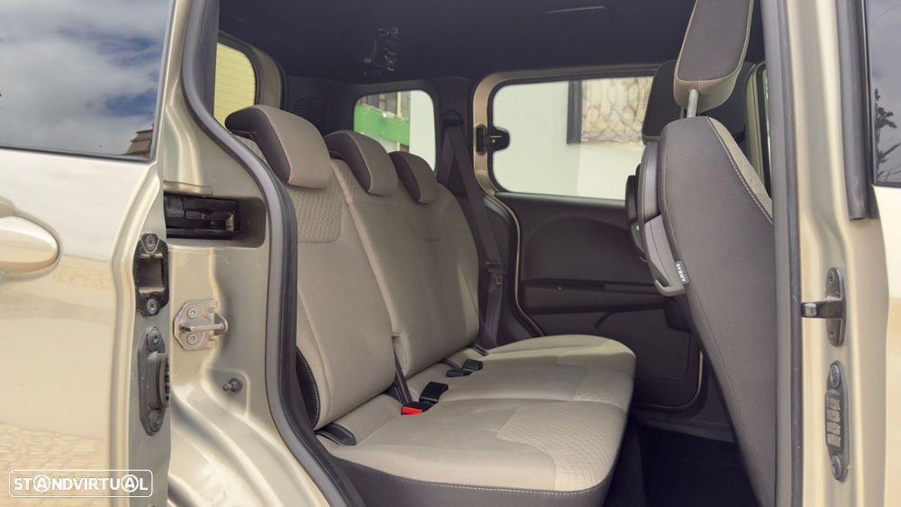 Ford Tourneo Courier 1.5 TDCi Titanium - 13