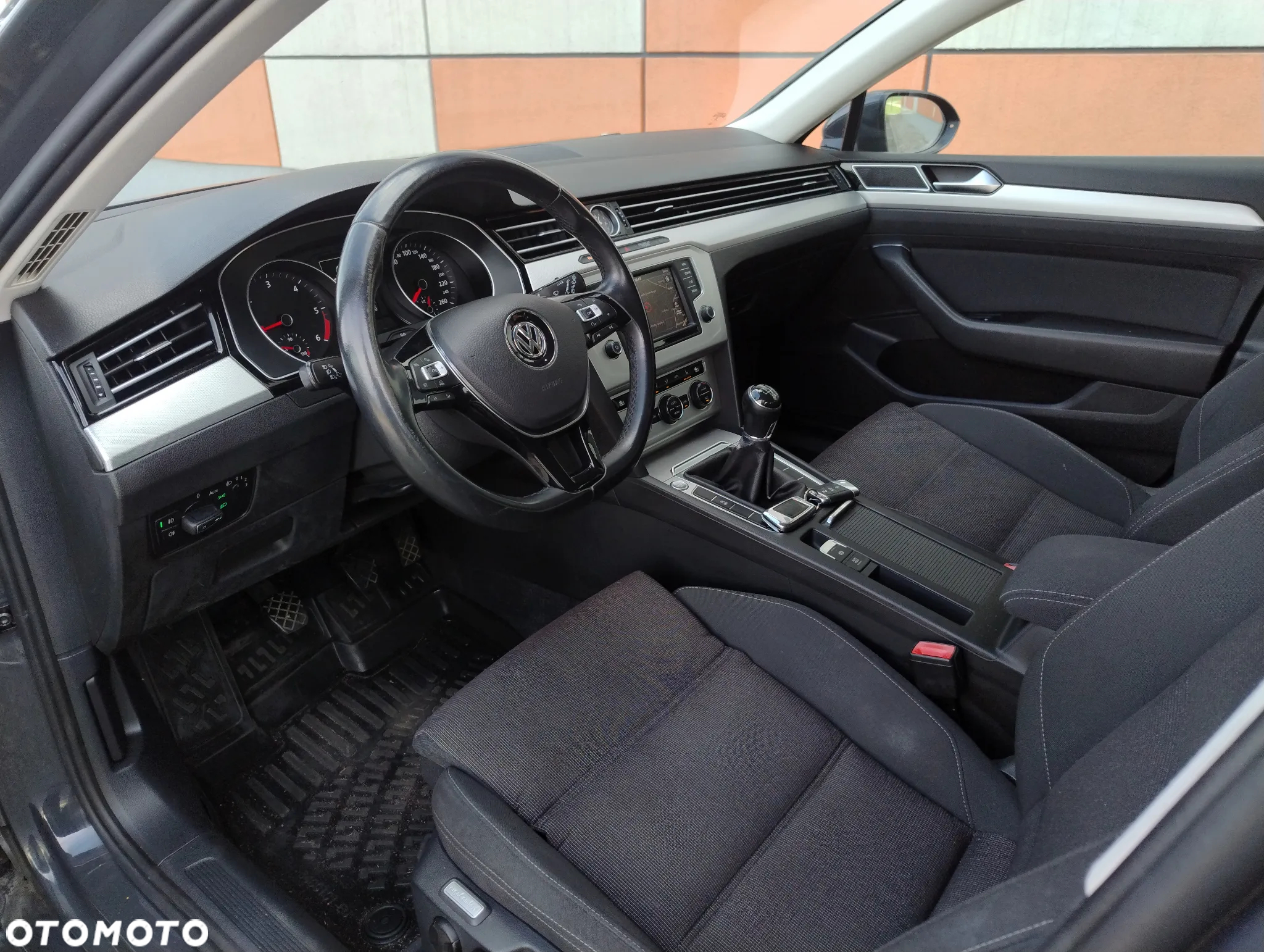 Volkswagen Passat Variant 2.0 TDI (BlueMotion Technology) Trendline - 8