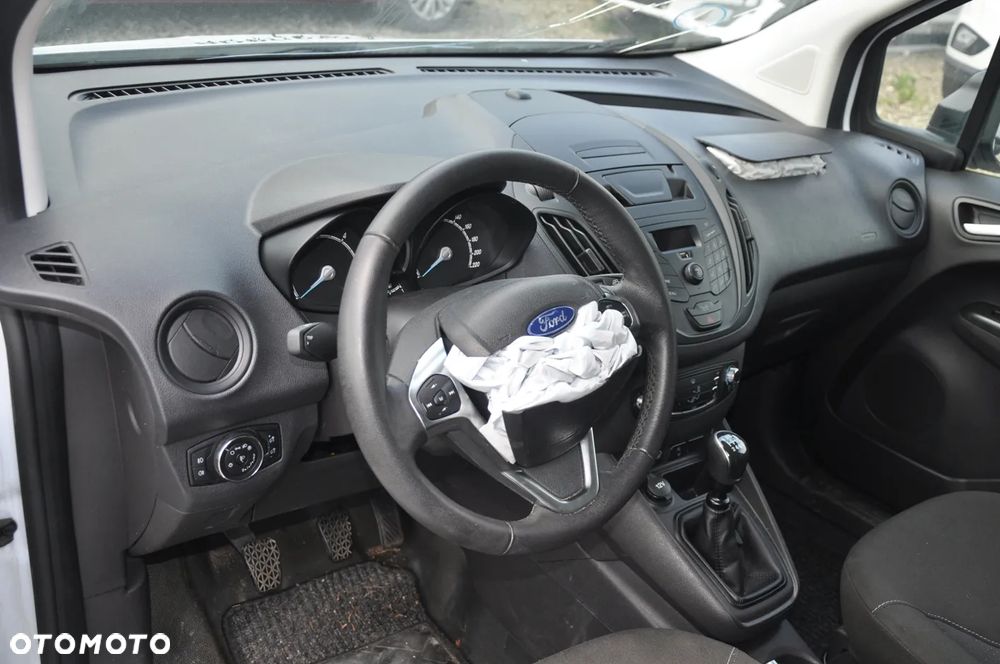 Ford Transit Courier - 14