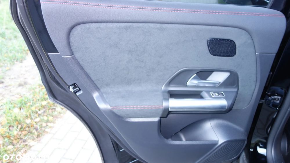 Mercedes-Benz GLA 200 d 4-Matic AMG Line 8G-DCT - 14