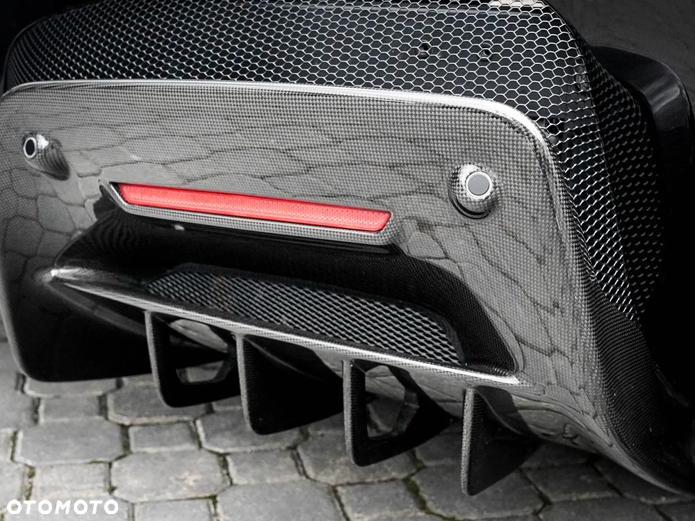 Ferrari SF90 Stradale - 11
