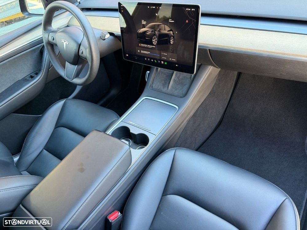 Tesla Model Y - 13