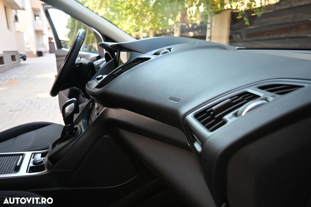 Ford Kuga 2.0 TDCi 4WD Powershift Titanium - 32