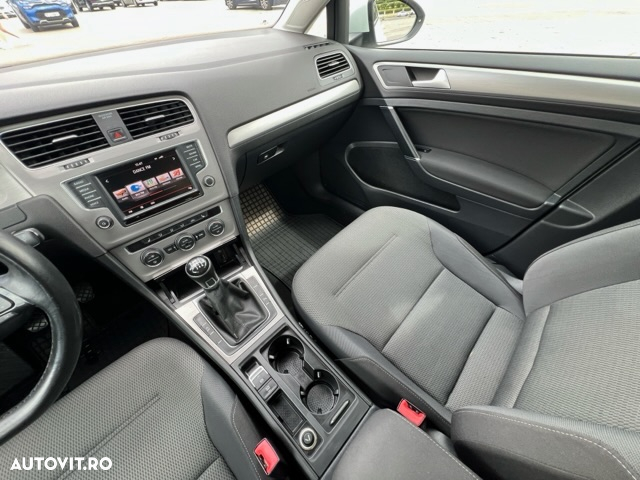 Volkswagen Golf - 8