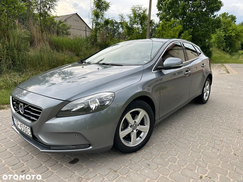 Volvo V40 D2 Momentum - 1