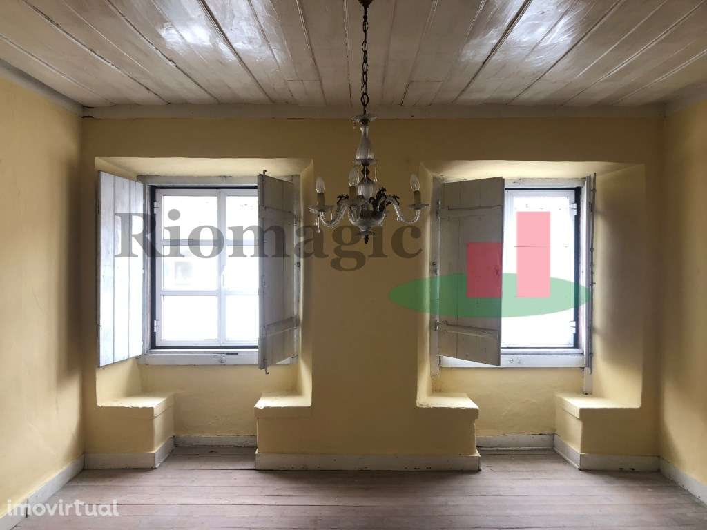 Prédios para Recuperar no centro de São Julião do Tojal - Loures - Grande imagem: 2/13