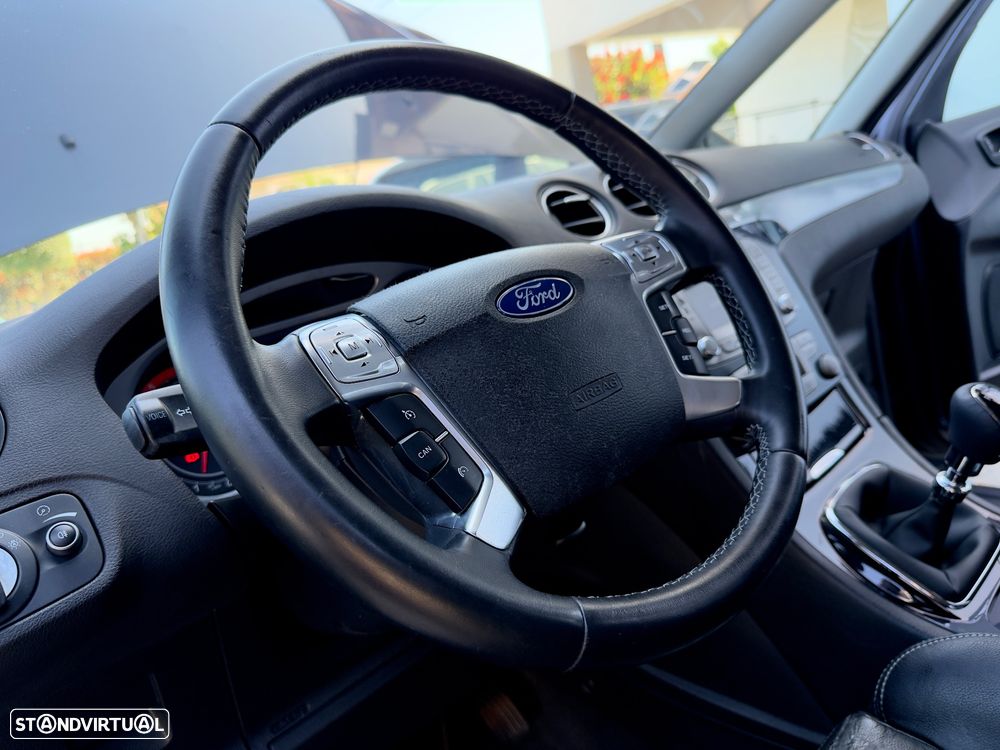 Ford S-Max 2.0 TDCi Titanium 7L - 40