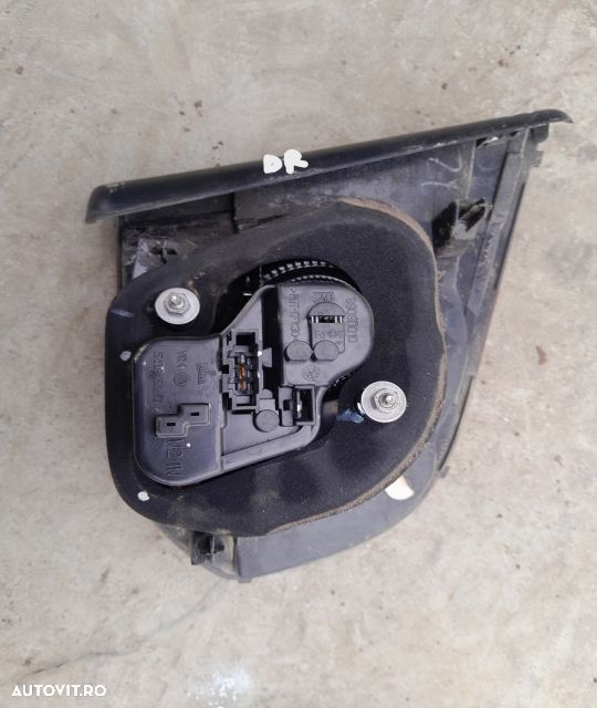 Lampa / Tripla stop dreapta pe hayon 5K0945260 5K0945260 Volkswagen V - 2