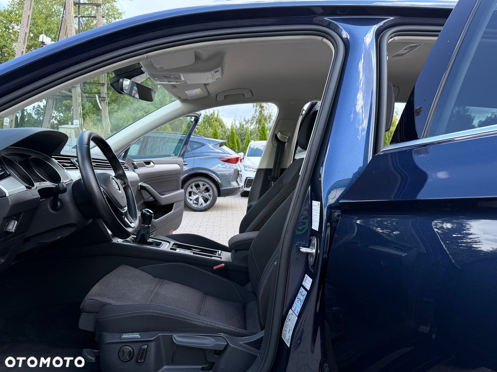 Volkswagen Passat 2.0 TDI BMT Comfortline - 23
