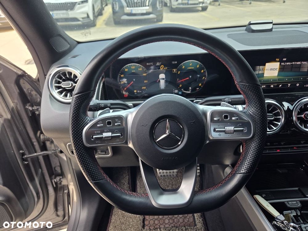 Mercedes-Benz GLB 250 4-Matic AMG Line 8G-DCT - 25