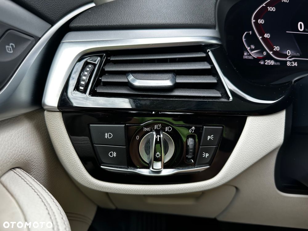 BMW Seria 5 520d Touring Luxury Line - 22