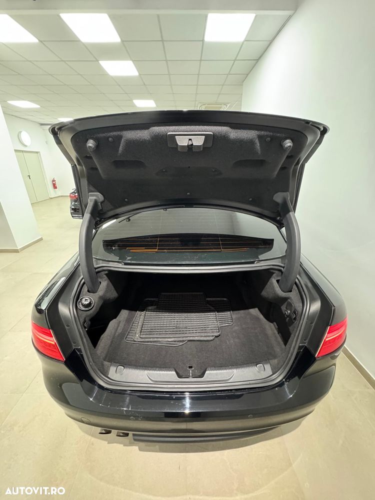 Jaguar XE 20d Aut. Portfolio - 8