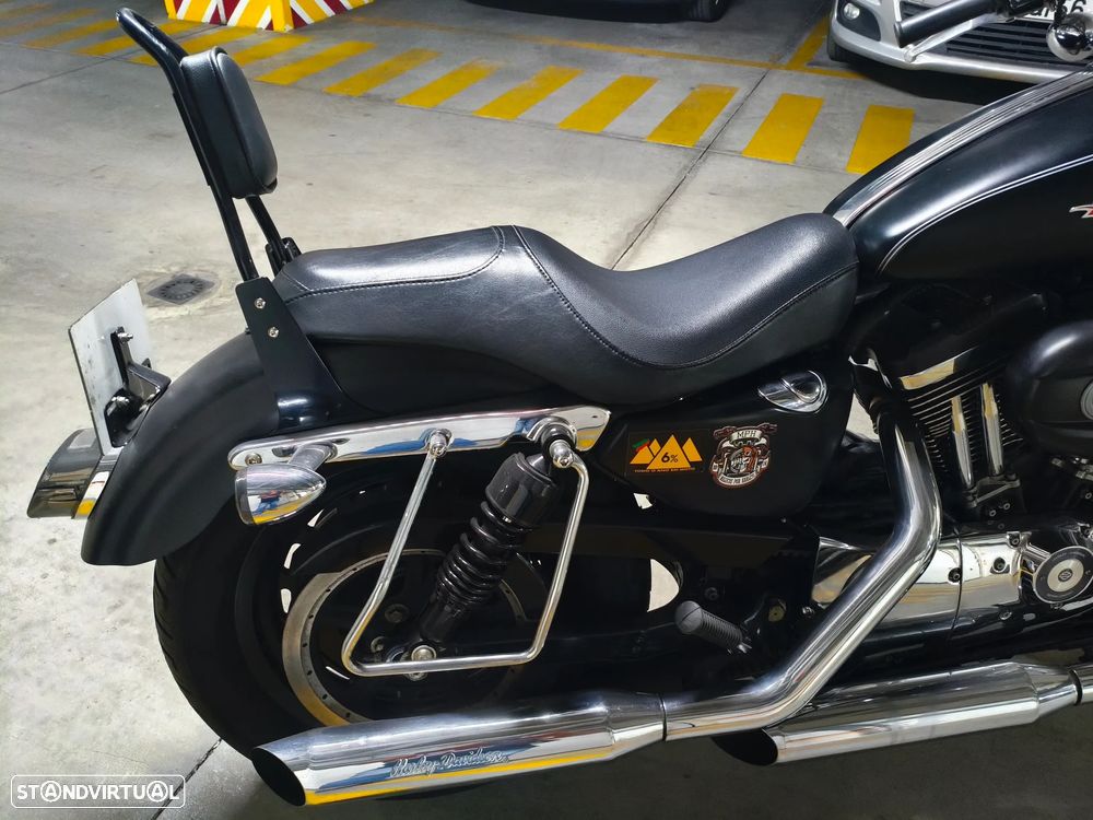 Harley-Davidson Sportster 1200 Custom - 8