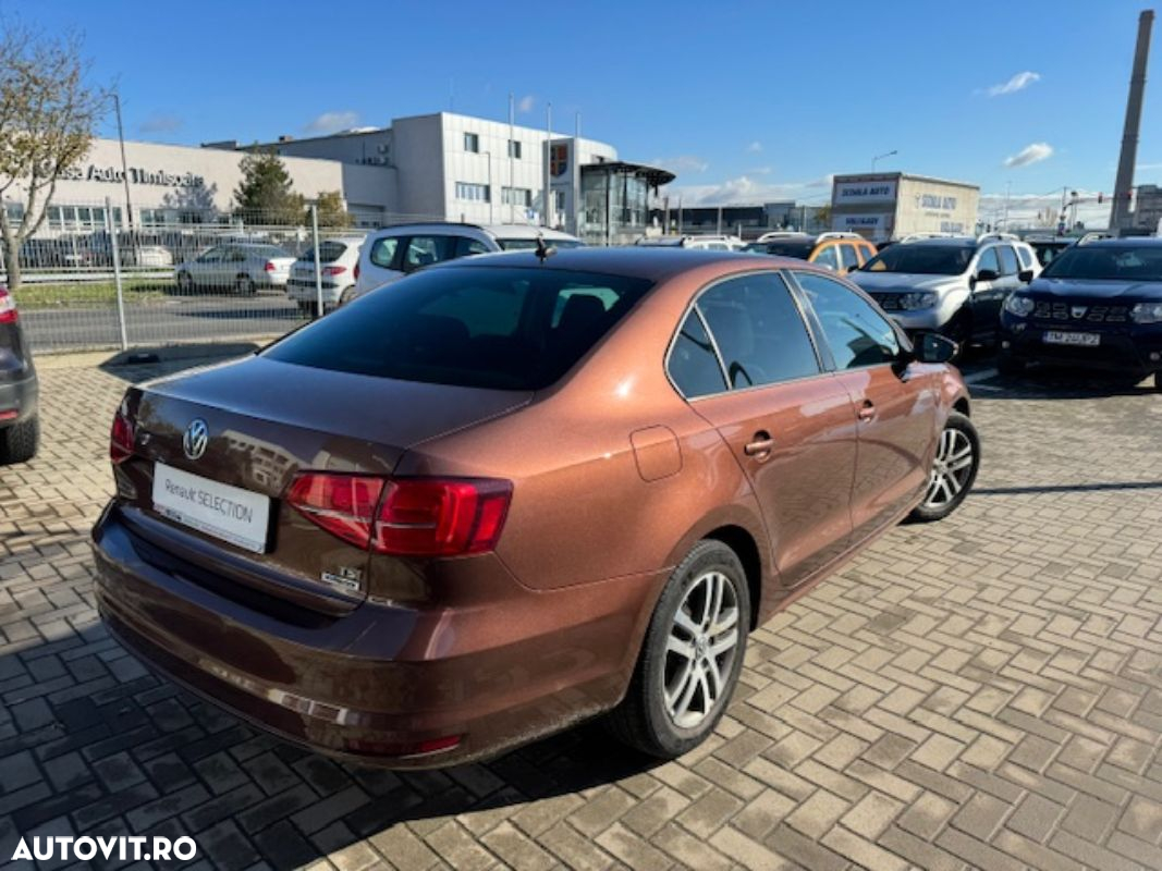 Volkswagen Jetta - 2