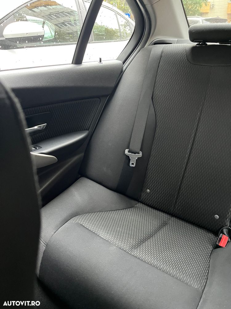 BMW Seria 3 318d Aut. - 13