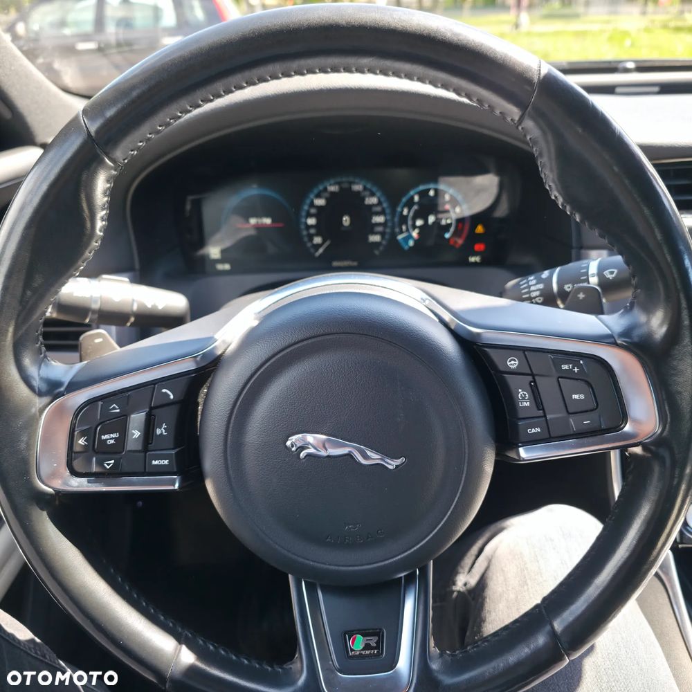 Jaguar XF 35t AWD R-Sport - 4