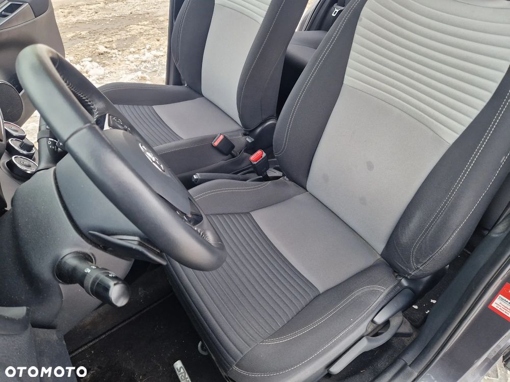 Toyota Yaris 1.5 Premium CVT - 23