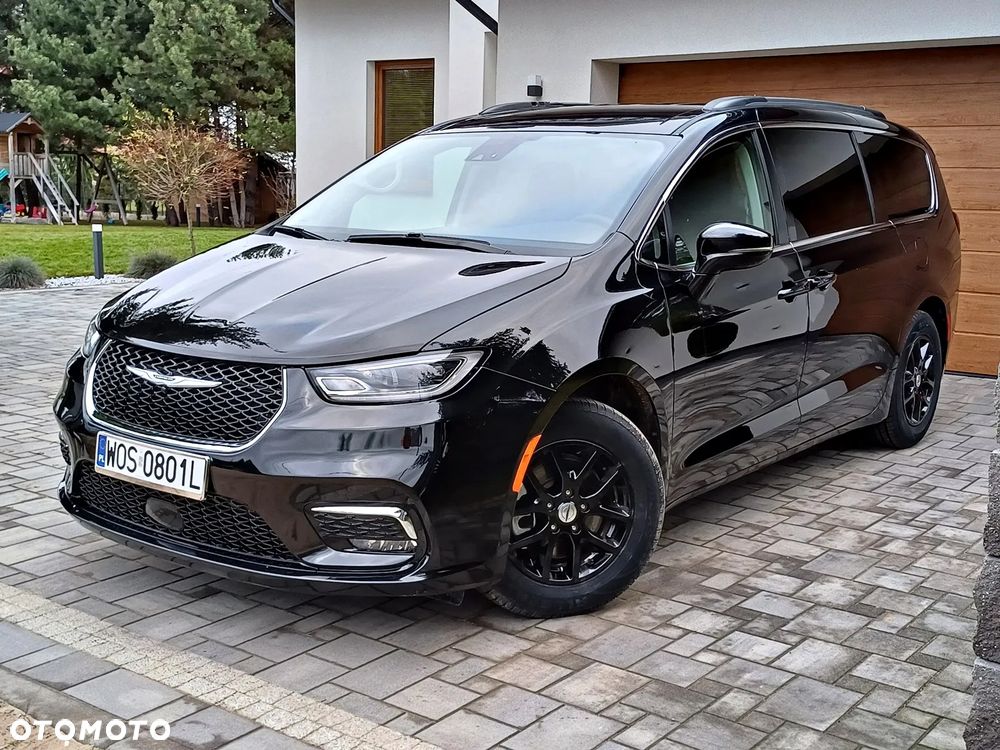 Chrysler Pacifica - 1