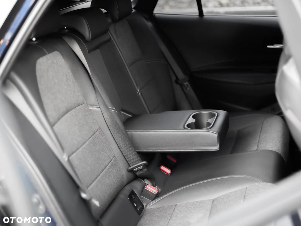 Toyota Corolla 2.0 Hybrid Style - 31