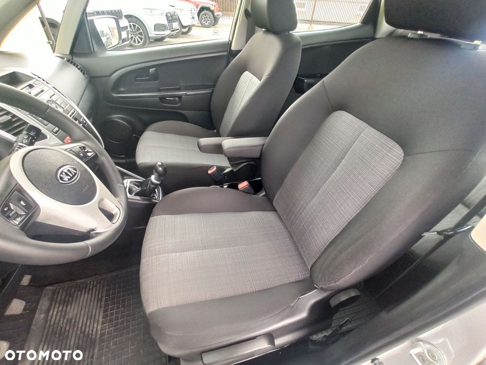 Kia Venga - 11
