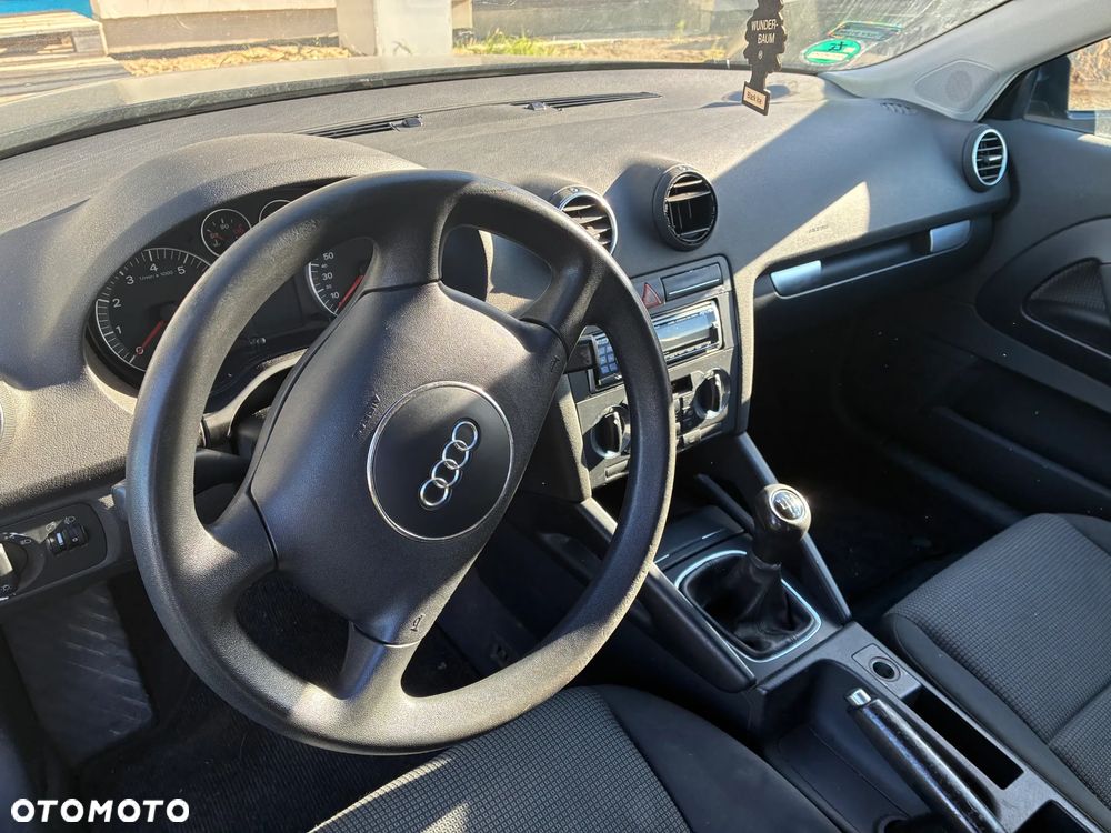 Audi A3 3-drzwiowe 1.6 Ambiente - 2