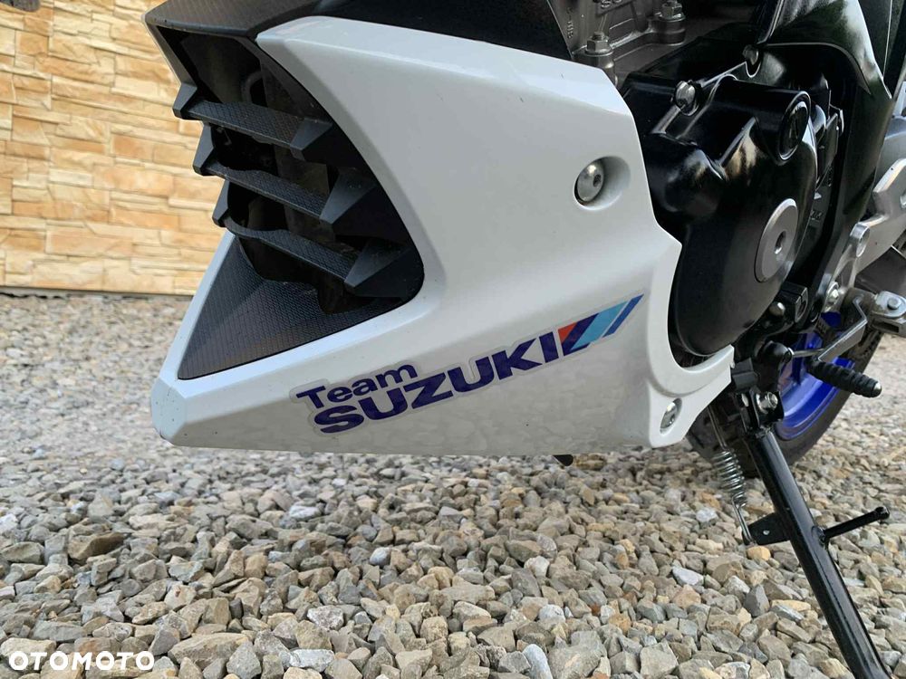 Suzuki GSX - 26