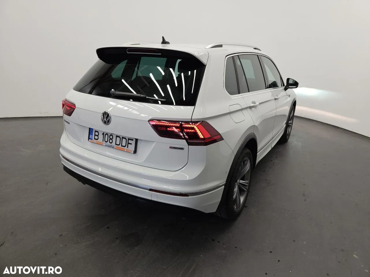 Volkswagen Tiguan - 2