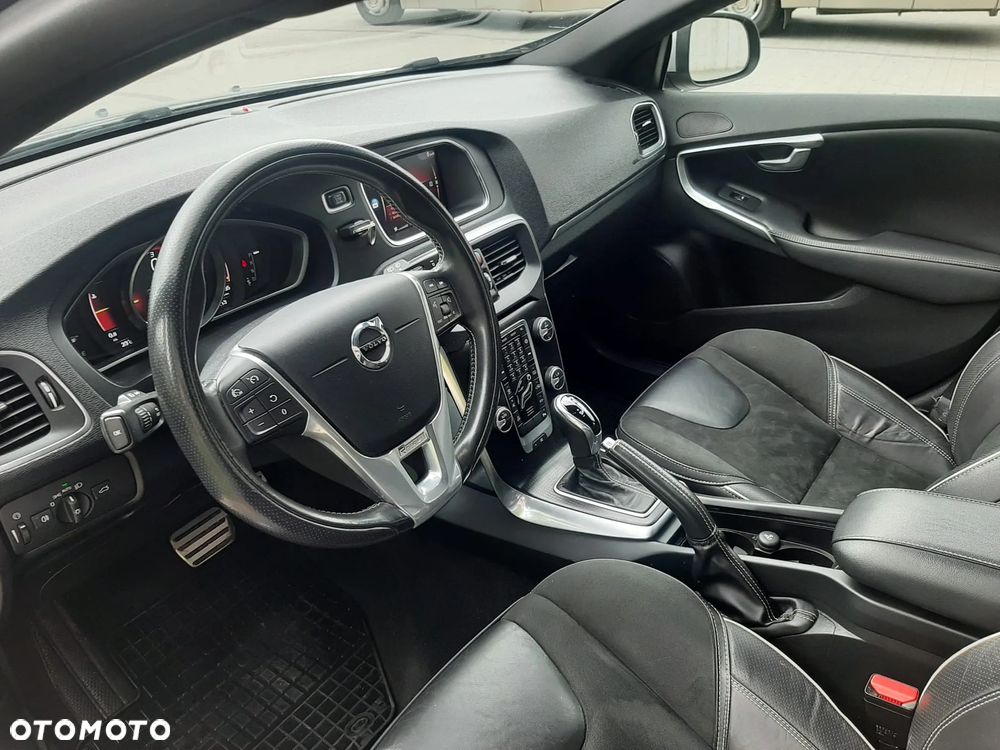 Volvo V40 D3 Geartronic RDesign - 21