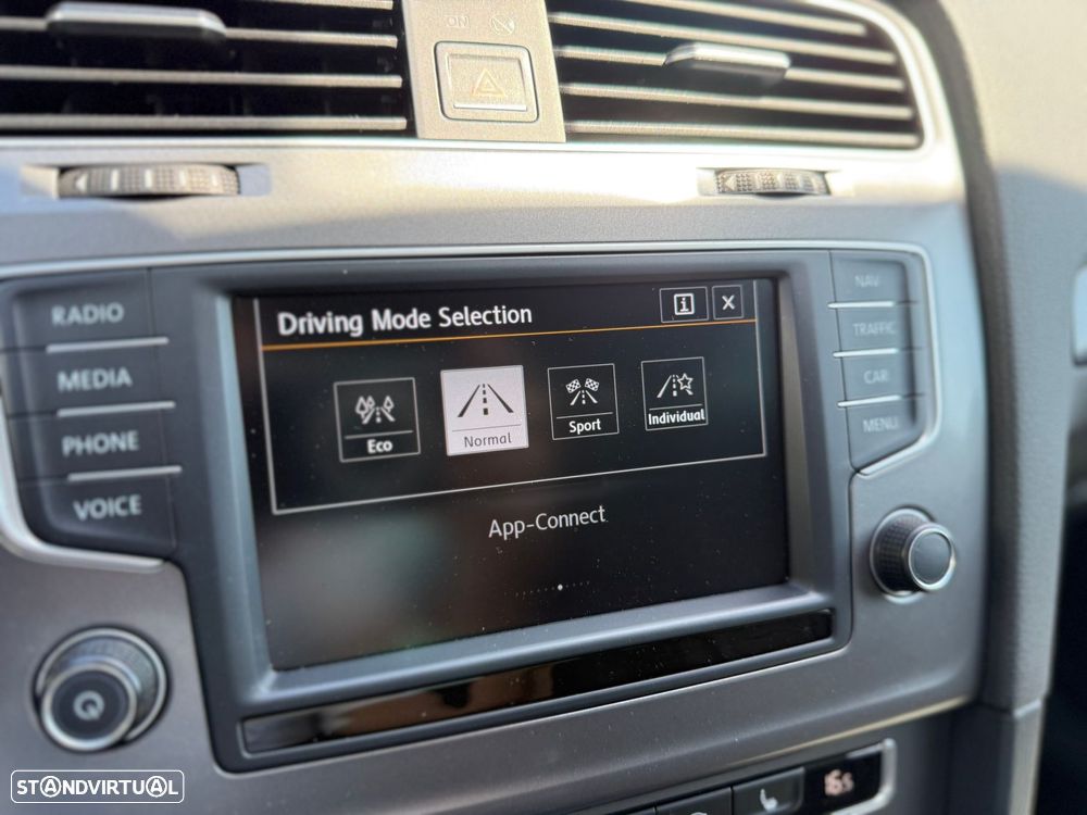 VW Golf 2.0 TDI Highline - 33