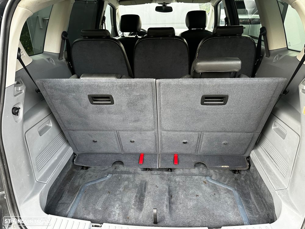 Ford S-Max 1.8 TDCi Titanium 7L - 35