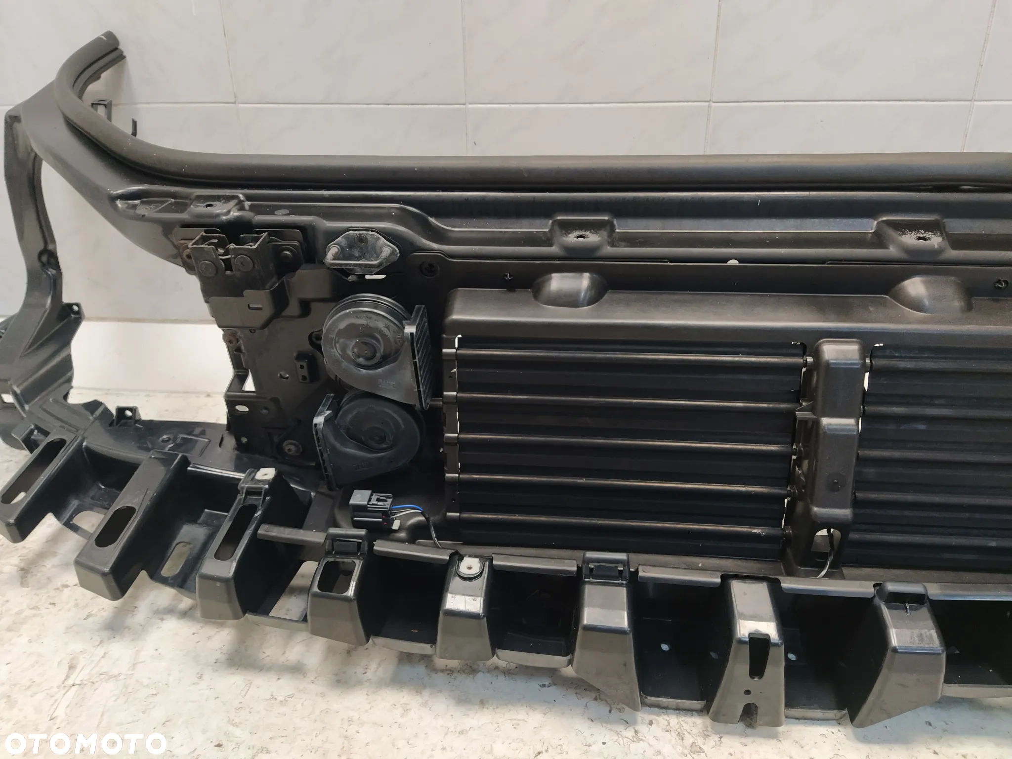 RANGE ROVER SPORT L494 PAS PRZEDNI WZMOCNIENIE ZAMKI LINKA MASKI CZUJNIKI ZDERZENIOWE TRĄBKA KLAKSON ROLETA ŻALUZJA KIEROWNICA POWIETRZA MOCOWANIE KOMPLET ORYGINAŁ - 4