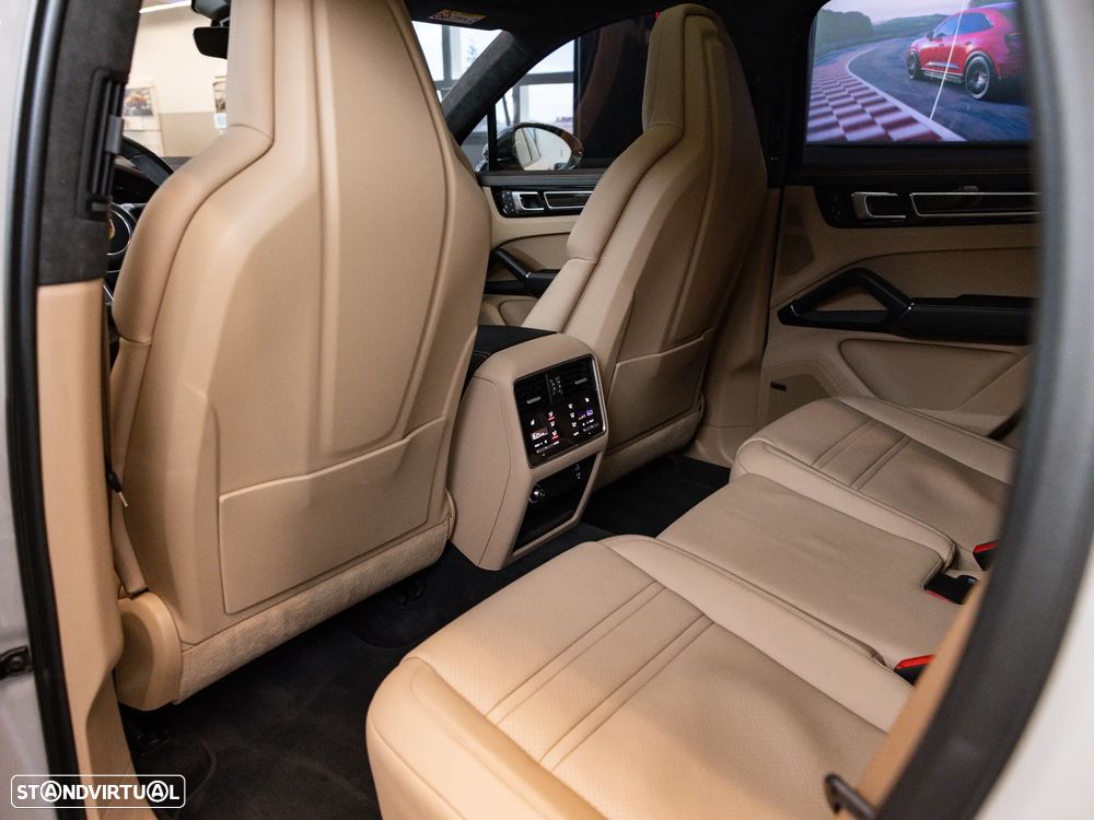 Porsche Cayenne Coupé E-Hybrid Platinum Edition - 32